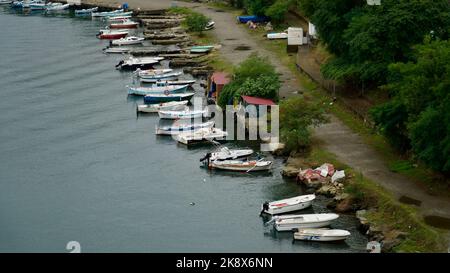 District de Tirebolu de la ville de Giresun sur la côte de la mer Noire de Turquie. Tirebolu est le centre du thé, de la noisette et du poisson anchois. TİREBOLU, GİRESUN, TURKE Banque D'Images