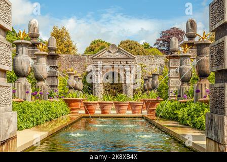 Fontaine au jardin des collectionneurs d'Earls au château d'Arundel, West Sussex, Angleterre Banque D'Images