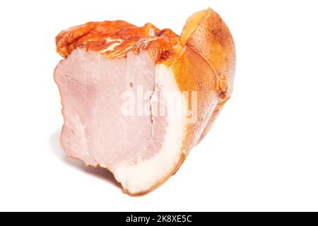 Jambon fumé naturel isolé sur blanc. Banque D'Images