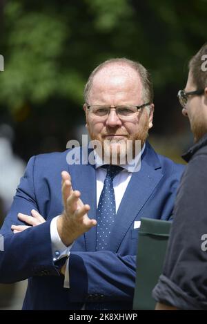 George Freeman MP (con: MID Norfolk) on College Green, Westminster, juillet 2022 Banque D'Images