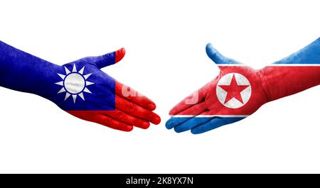 Poignée de main entre Taiwan et la Corée du Nord drapeaux peints sur les mains, isolé image transparente. Banque D'Images