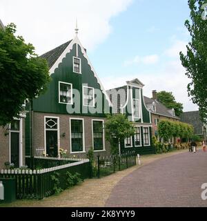 Zaanse Schans - 20 juin : Maison traditionnel néerlandais de Zaanse, célèbre pour ses moulins à vent historique bien préservé et maisons attire 900 000 visiteurs jamais Banque D'Images