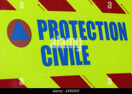 L'illustration montre le logo de la protection civile représenté lors d'un exercice visant à tester le plan d'urgence nucléaire à la centrale nucléaire de Tihange, mardi 25 octobre 2022. BELGA PHOTO BENOIT DOPPAGNE Banque D'Images