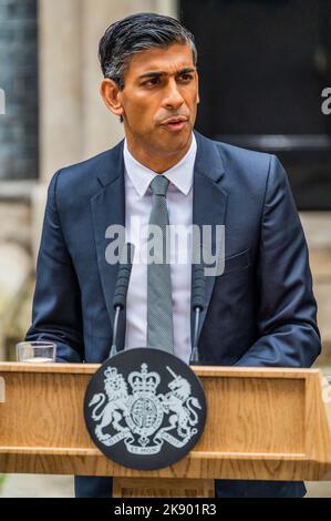 Londres, Royaume-Uni. 25th octobre 2022. Rishi Sunak arrive à Downing Street en tant que nouveau Premier ministre. Crédit : Guy Bell/Alay Live News Banque D'Images