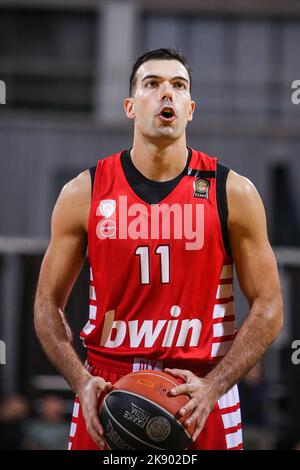 Thessalonique, Grèce. 24th octobre 2022. Kostas Sloukas, joueur de l'Olympiacos en Colombie-Britannique, lors d'un match de la Ligue grecque de basket-ball entre Aris en Colombie-Britannique et Olympiacos en Colombie-Britannique. (Credit image: © Giannis Papanikos/ZUMA Press Wire) Banque D'Images