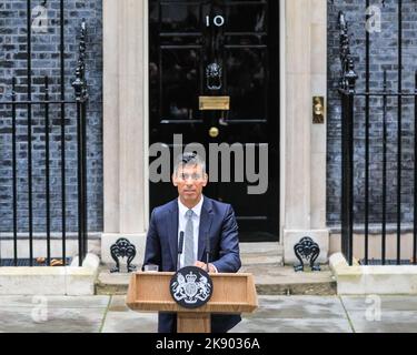 Londres, Royaume-Uni. 25th octobre 2022. Rishi Sunak, nouveau Premier ministre britannique, lors de son premier discours devant Downing Street aujourd’hui. Credit: Imagetraceur/Alamy Live News Banque D'Images