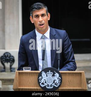 Londres, Royaume-Uni. 25th octobre 2022. Rishi Sunak, nouveau Premier ministre britannique, lors de son premier discours devant Downing Street aujourd’hui. Credit: Imagetraceur/Alamy Live News Banque D'Images