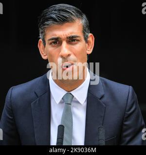 Londres, Royaume-Uni. 25th octobre 2022. Rishi Sunak, nouveau Premier ministre britannique, lors de son premier discours devant Downing Street aujourd’hui. Credit: Imagetraceur/Alamy Live News Banque D'Images