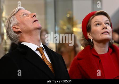 Roi Philippe - Filip de Belgique et Reine Mathilde de Belgique photographiés lors de la visite officielle du couple royal belge en République de Lituanie, mardi 25 octobre 2022, à Vilnius. BELGA PHOTO DIRK WAEM Banque D'Images