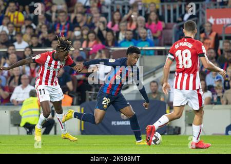 BARCELONE, ESPAGNE - OCTOBRE 23 : Alex Balde du FC Barcelone lors du match de la division Primera entre le FC Barcelone et le Club Athlétique de Bilbao au camp Spotify Nou sur 23 octobre 2022 à Barcelone, Espagne (photo de DAX Images/Orange Pictures) Banque D'Images