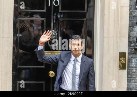 Londres, Royaume-Uni. 25th octobre 2022. Le Premier ministre Rishi Sunak fait sa première déclaration à Downing Street, Londres, Royaume-Uni crédit : Ian Davidson/Alay Live News Banque D'Images