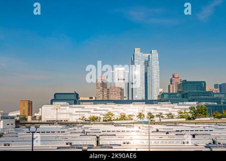 NEW YORK, Etats-Unis - OCT 21, 2015: vue sur la rue du quartier Midtown avec Penn Station à New York City, Etats-Unis. La gare de Pennsylvanie est la plus grande station de New York Banque D'Images
