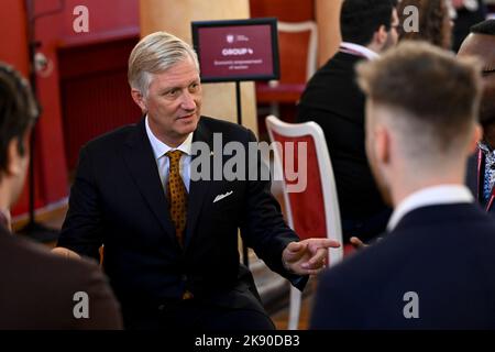 Roi Philippe - Filip de Belgique photographié lors d'une visite à l'Université de Vilnius, lors de la visite officielle du couple royal belge en République de Lituanie, mardi 25 octobre 2022. BELGA PHOTO DIRK WAEM Banque D'Images