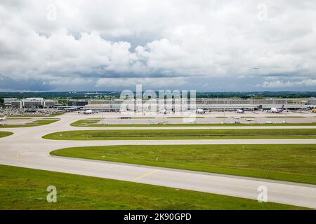 MUNICH, ALLEMAGNE - 6 JUIN 2016 : vue aérienne de l'aéroport international de Munich. L'aéroport international de Munich est l'un des plus grands aéroports d'Allemagne Banque D'Images