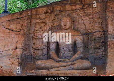Gal Vihara a assis Bouddha dans l'ancienne capitale Polonnaruwa, Sri Lanka Banque D'Images