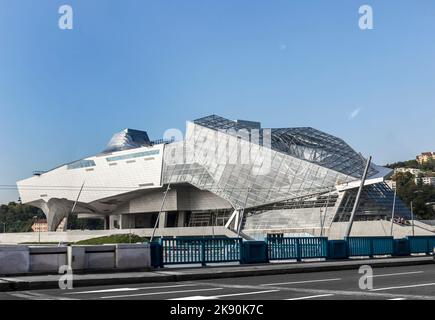 LYON, FRANCE - 31 AOÛT 2016 : le Musée des Confluences est un musée de la science et de l'anthropologie qui a ouvert ses portes le 20 décembre 2014 au confluent du Rhône an Banque D'Images