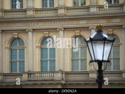 Potsdam, Allemagne. 25th octobre 2022. Le musée de Potsdam Barberini au vieux marché. Après l'attaque des climatologistes sur un tableau de Claude Monet, le musée Barberini de Potsdam est fermé pour quelques jours. Crédit : Soeren Stache/dpa/Alay Live News Banque D'Images