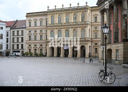 Potsdam, Allemagne. 25th octobre 2022. Le musée de Potsdam Barberini au vieux marché. Après l'attaque des climatologistes sur un tableau de Claude Monet, le musée Barberini de Potsdam est fermé pour quelques jours. Crédit : Soeren Stache/dpa/Alay Live News Banque D'Images