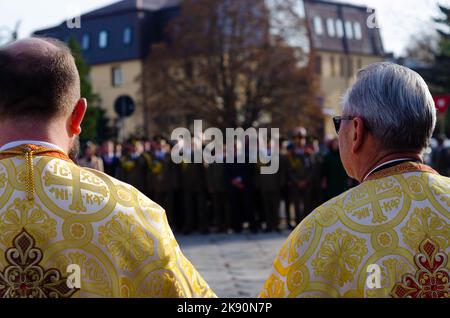 Botosani, Roumanie - 25 octobre 2022 : des militaires défilent lors d'une répétition du défilé militaire de la Journée nationale de Roumanie. Journée de l'armée roumaine. Banque D'Images