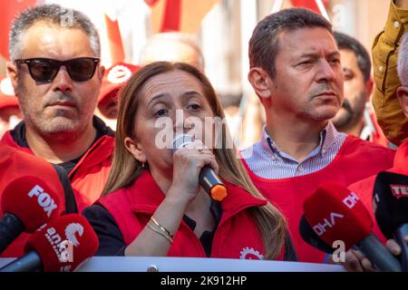 25 octobre 2022: La Confédération des syndicats révolutionnaires (DISK) a protesté contre la catastrophe minière à Amasra, qui a entraîné la mort de 41 travailleurs, à Istanbul, au Turkiye, sur 25 octobre 2022. Selon les données de l'Organisation internationale du travail, la Turquie a l'un des taux de mortalité les plus élevés de l'industrie minière. (Image de crédit : © Tolga Ildun/ZUMA Press Wire) Banque D'Images