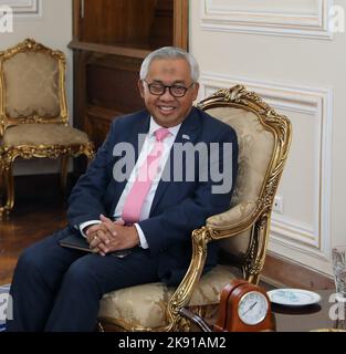 Téhéran, Téhéran, Iran. 24th octobre 2022. Une photo rendue disponible par les expositions du bureau présidentiel iranien, le ministre iranien des Affaires étrangères HOSSEIN AMIR-ABDOLLAHIAN (invisible) rencontre SALMAN AL FARISI, Secrétaire général de l'Association des bords de l'océan Indien à Téhéran, Iran, le 24 octobre 2022. (Image de crédit: © Ministère iranien des Affaires étrangères via ZUMA Press Wire) Banque D'Images