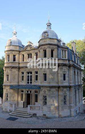 Vue extérieure du château Monte-Cristo 1846 - magnifique bâtiment du XIX siècle à Port-Marly , à 20 km de Paris . France. Banque D'Images