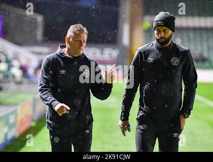 Steve Cotterill, directeur de la ville de Shrewsbury (m) arrive lors du match Sky Bet League 1 Plymouth Argyle vs Shrewsbury Town at Home Park, Plymouth, Royaume-Uni, 25th octobre 2022 (photo de Stanley Kasala/News Images) Banque D'Images