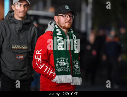 Plymouth, Royaume-Uni. 25th octobre 2022. Les fans de Plymouth Argyle arrivent lors du match Sky Bet League 1 Plymouth Argyle vs Shrewsbury Town at Home Park, Plymouth, Royaume-Uni, 25th octobre 2022 (photo de Stanley Kasala/News Images) à Plymouth, Royaume-Uni, le 10/25/2022. (Photo de Stanley Kasala/News Images/Sipa USA) crédit: SIPA USA/Alay Live News Banque D'Images