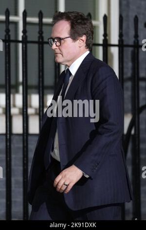Tom Tugendhat arrive à Downing Street, Londres après que Rishi Sunak ait été nommé Premier ministre. Date de la photo: Mardi 25 octobre 2022. Banque D'Images