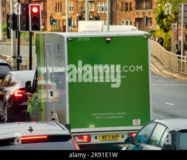 Fourgonnette de livraison Waitrose dans un trafic important Banque D'Images