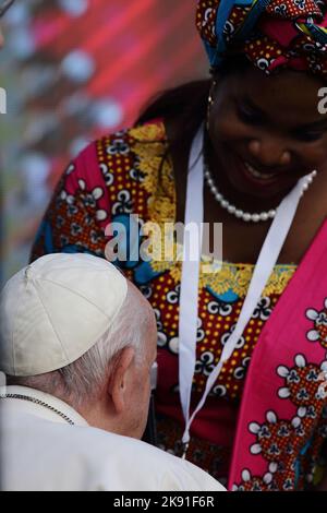 Rome, Italie. 25 octobre 2022 - le PPOPE FRANÇOIS au Colisée de Rome pour la rencontre ''Preyer pour la paix'', pour demander la paix en Ukraine et dans le monde. Rome, Italie. © Evandro Inetti via ZUMA Wire) (image de crédit : © Evandro Inetti/ZUMA Press Wire) Banque D'Images