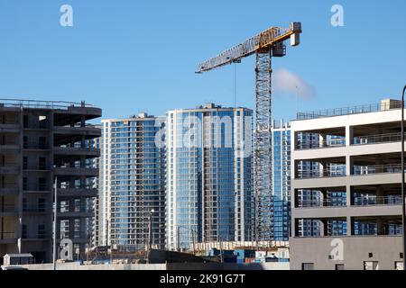 Bélarus, Minsk - 20 octobre 2022 : chantier de construction de minsk, gros plan sur le monde Banque D'Images