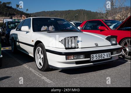 Le détail de la troisième génération de Honda Prelude vieille voiture de sport japonaise, avec phares pliants. Banque D'Images