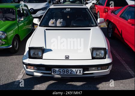 Le détail de la troisième génération de Honda Prelude vieille voiture de sport japonaise, avec phares pliants. Banque D'Images