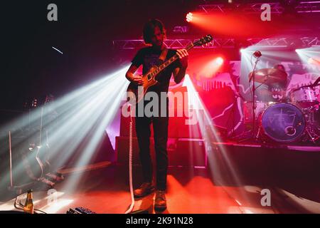 BARCELONE - OCT 19: All Asses Witches (rock band) se produire sur scène à Razzmatazz sur 19 octobre 2022 à Barcelone, Espagne. Banque D'Images