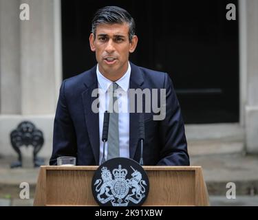 Londres, Royaume-Uni. 25th octobre 2022. Rishi Sunak, nouveau Premier ministre britannique, lors de son premier discours devant Downing Street aujourd’hui. Credit: Imagetraceur/Alamy Live News Banque D'Images