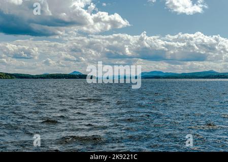 Le lac Magog est un lac d'eau douce situé dans la région de l'Estrie, au Québec, au Canada. Banque D'Images