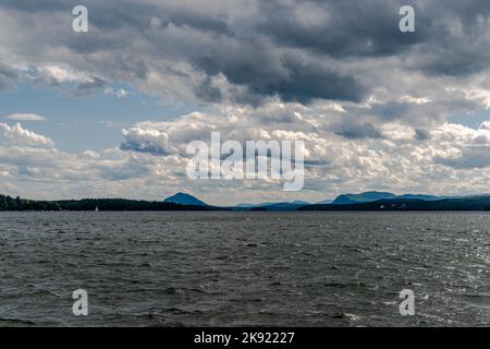 Le lac Magog est un lac d'eau douce situé dans la région de l'Estrie, au Québec, au Canada. Banque D'Images