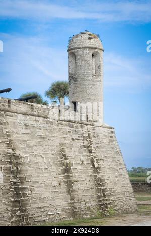 Tour et mur du monument national Castillo de San Marcos. Banque D'Images