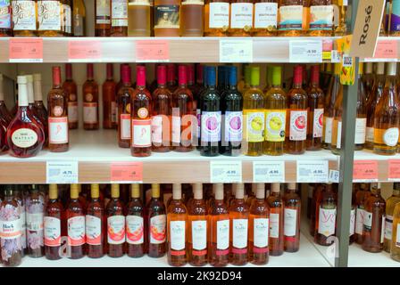 supermarché allée vin rose Banque D'Images