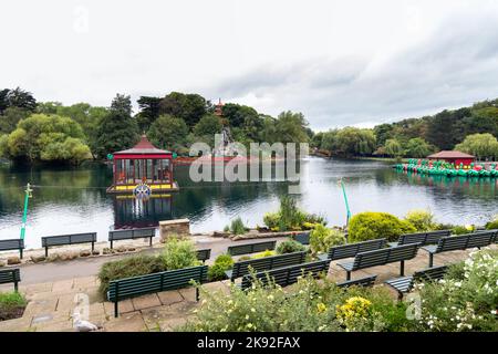 Scarborough, Royaume-Uni: Peasholm Park, un parc municipal à thème oriental ouvert à tous, qui a accueilli des batailles navales de guerre et des spectacles musicaux Banque D'Images