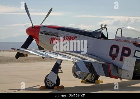 Edwards Air Force base, Californie/ États-Unis - 15 octobre 2022: A North American Aviation P-51D Mustang surnommé Man O’ War est montré garés. Banque D'Images