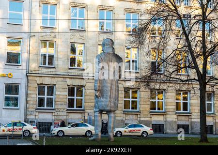 MUNICH, ALLEMAGNE - DEC 27, 2013: Statue de Graf Maximilian Joseph von Montgelas, réformateur de l'État bavarois à Munich, Allemagne. La sculpture de Ka Banque D'Images