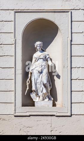 MUNICH, ALLEMAGNE - 20 avril 2015 : statues au château d'Oberschleissheim, Munich. Banque D'Images