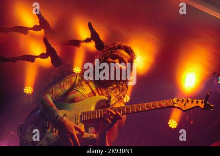 Milan, Italie, 25rd octobre 2022. Nilufer Yanya se produit en direct à Circolo Magnolia à Milan. Crédits: Maria Laura Arturi/Alamy Live News Banque D'Images