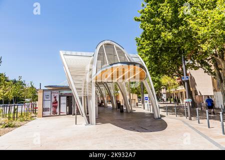 AIX en PROVENCE, FRANCE - 8 JUILLET 2015 : Gare routière moderne d'Aix en Provence, France. Le nouveau Staion conçu par Duthilleul a ouvert ses portes à J Banque D'Images