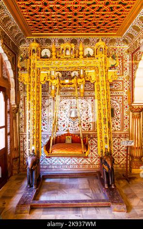 BIKANER, INDE - OCT 24, 2012: À l'intérieur du fort Junagarh à Bikaner, Inde. Le complexe du fort a été construit sous la supervision de Karan Chand, le premier Banque D'Images