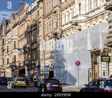 DRESDE, ALLEMAGNE - SEP 17, 2008 : vue sur la rue aux façades classiques anciennes de Dresde, Allemagne. La rue Koenigsbruecker est célèbre pour ses anciennes façades Banque D'Images