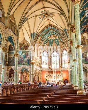 SAVANNAH, Etats-Unis - 22 JUILLET 2010 : intérieur de l'église Saint-Jean-Baptiste à Savannah, Etats-Unis. L'Église est une église afro-américaine organisée par Banque D'Images