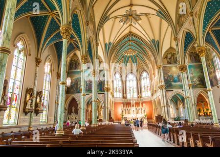 SAVANNAH, Etats-Unis - 22 JUILLET 2010 : intérieur de l'église Saint-Jean-Baptiste à Savannah, Etats-Unis. L'Église est une église afro-américaine organisée par Banque D'Images